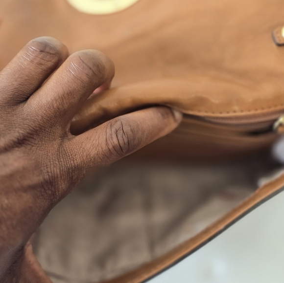 Michael Kors Fulton Brown Leather Crossbody Bag Leather Gold Chain Strap Dustbag - Picture 15 of 16